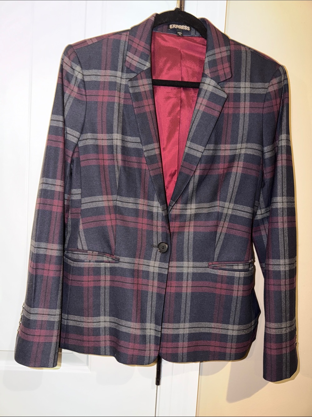 Women Suit - Picture 3 of 10